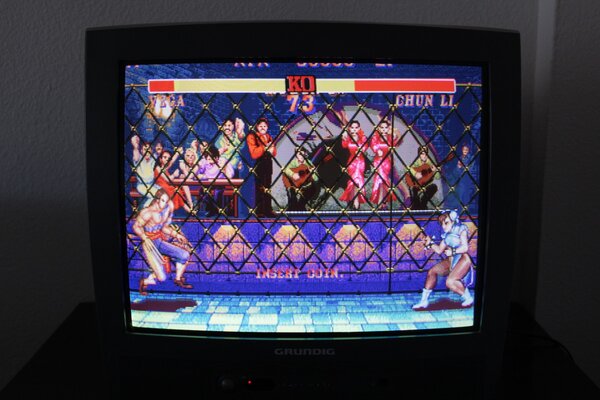 Televisor de tubo Grundig T55-830 text conectado a una placa arcade del Street Fighter II champion edition - vista 2